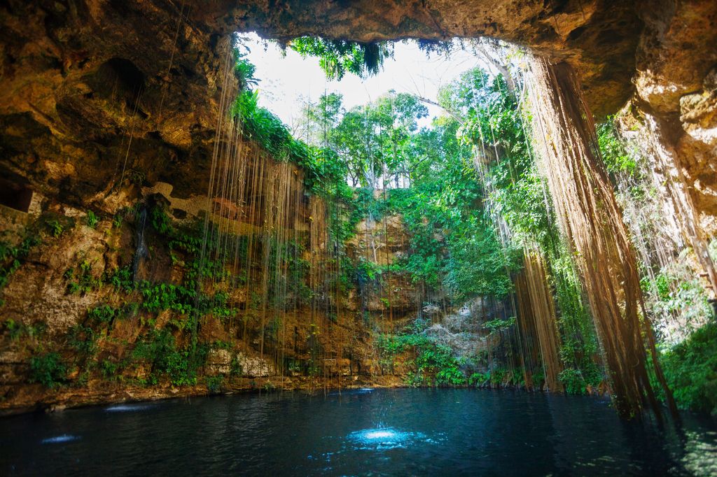Ik-Kil cenote without tourists